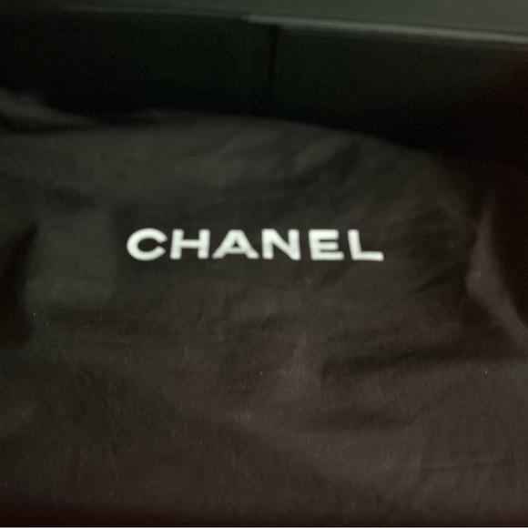 Chanel Classic Caviar Maxi Bag Black Caviar Leather Silver Hardware Double Flap - Picture 5 of 16